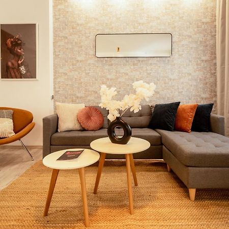Ideal Stay: Spacious 2Br Apt Near Calea Victoriei Bukarest Exteriör bild