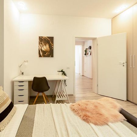 Ideal Stay: Spacious 2Br Apt Near Calea Victoriei Bukarest Exteriör bild