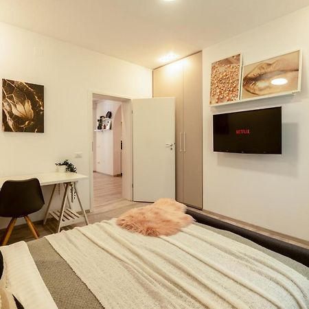 Ideal Stay: Spacious 2Br Apt Near Calea Victoriei Bukarest Exteriör bild