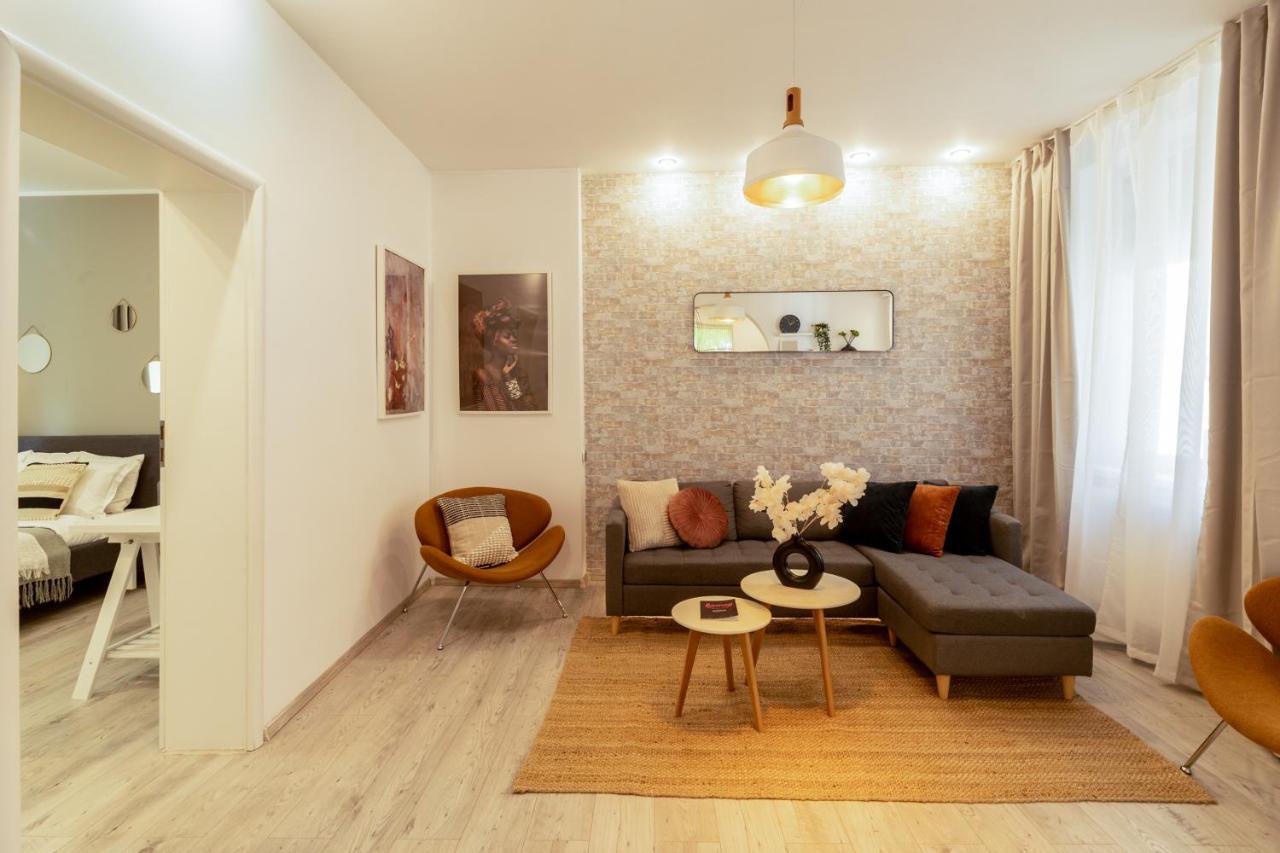 Ideal Stay: Spacious 2Br Apt Near Calea Victoriei Bukarest Exteriör bild