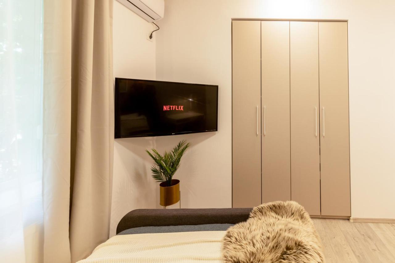Ideal Stay: Spacious 2Br Apt Near Calea Victoriei Bukarest Exteriör bild