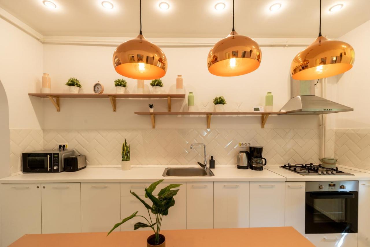 Ideal Stay: Spacious 2Br Apt Near Calea Victoriei Bukarest Exteriör bild