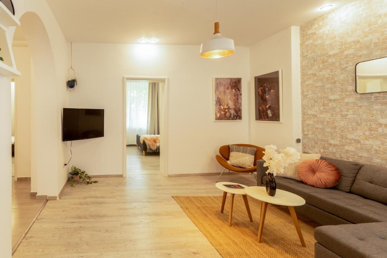 Ideal Stay: Spacious 2Br Apt Near Calea Victoriei Bukarest Exteriör bild