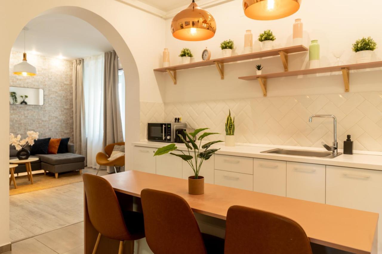 Ideal Stay: Spacious 2Br Apt Near Calea Victoriei Bukarest Exteriör bild