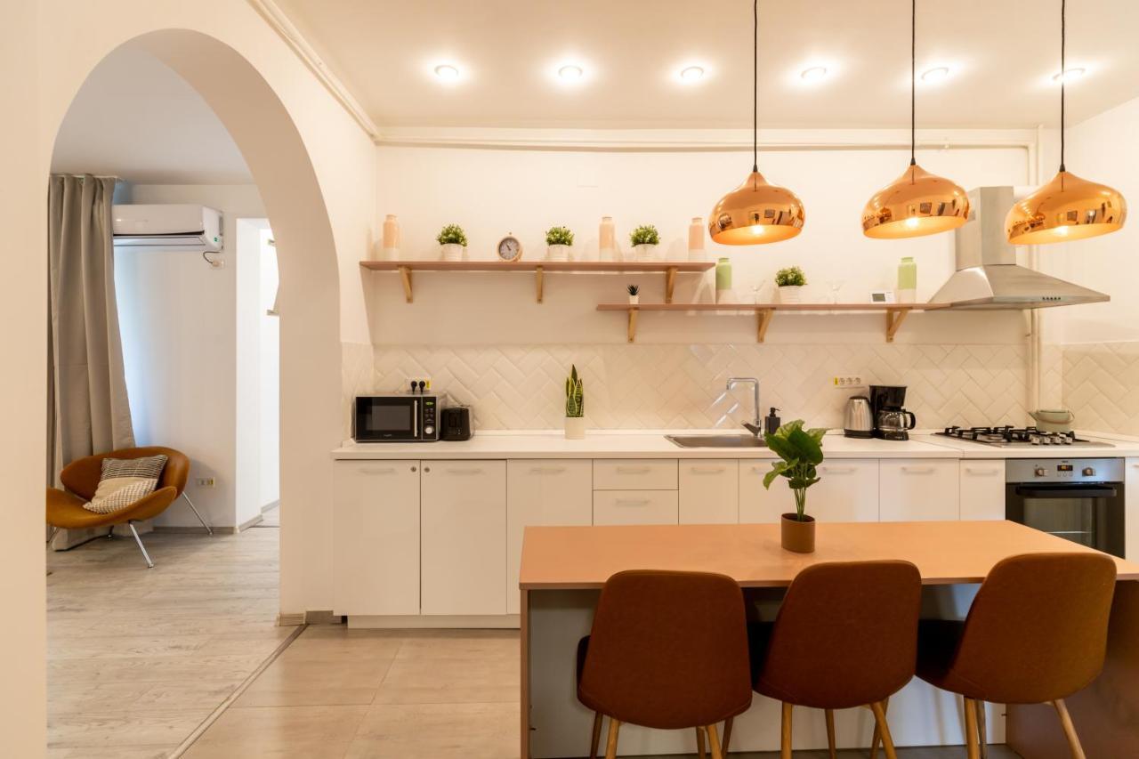 Ideal Stay: Spacious 2Br Apt Near Calea Victoriei Bukarest Exteriör bild