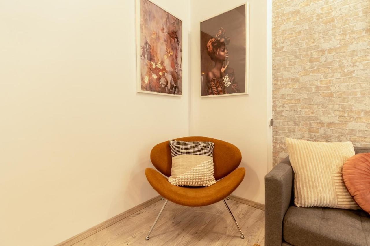 Ideal Stay: Spacious 2Br Apt Near Calea Victoriei Bukarest Exteriör bild